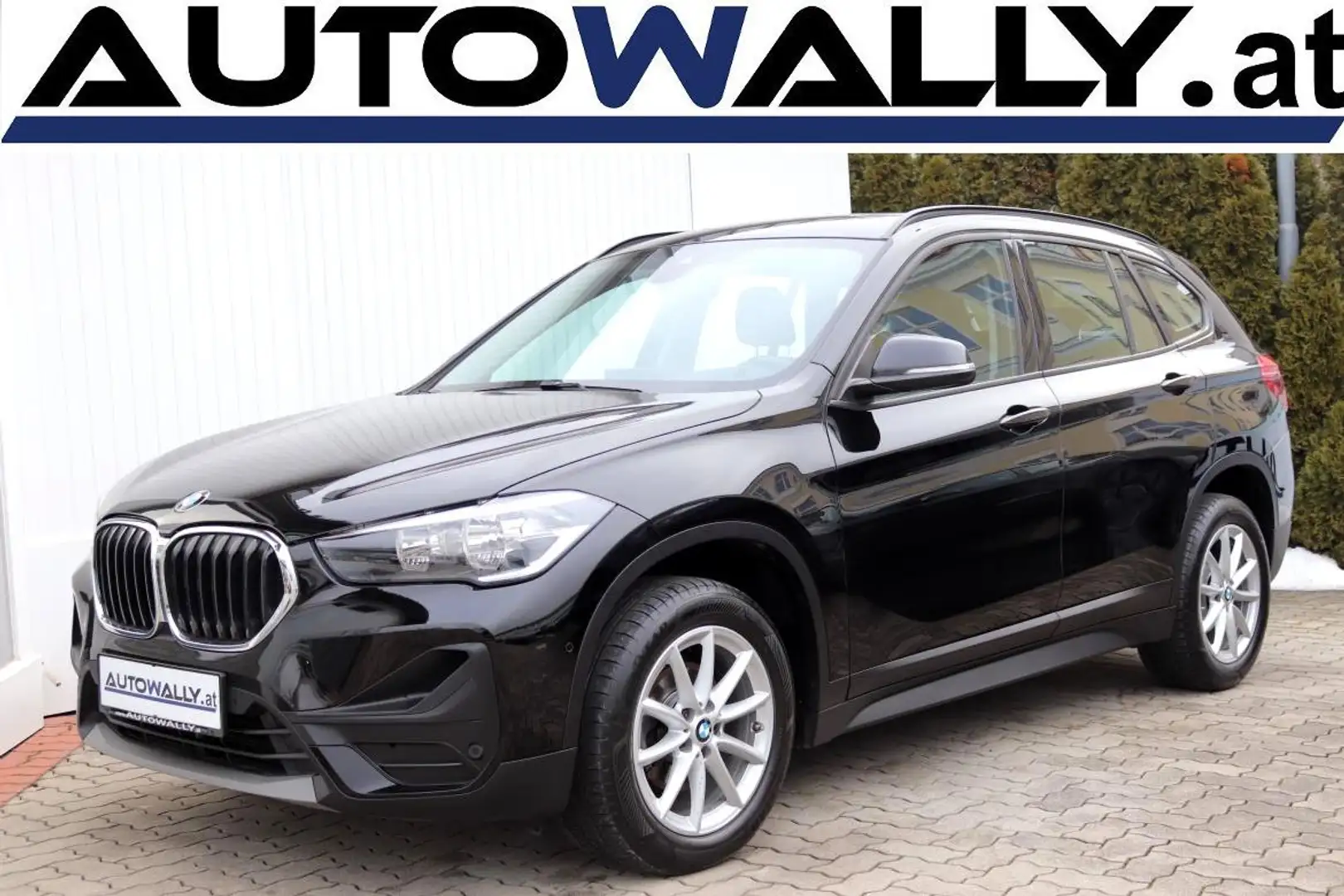 BMW X1 sDrive16d Advantage Aut. Schwarz - 1