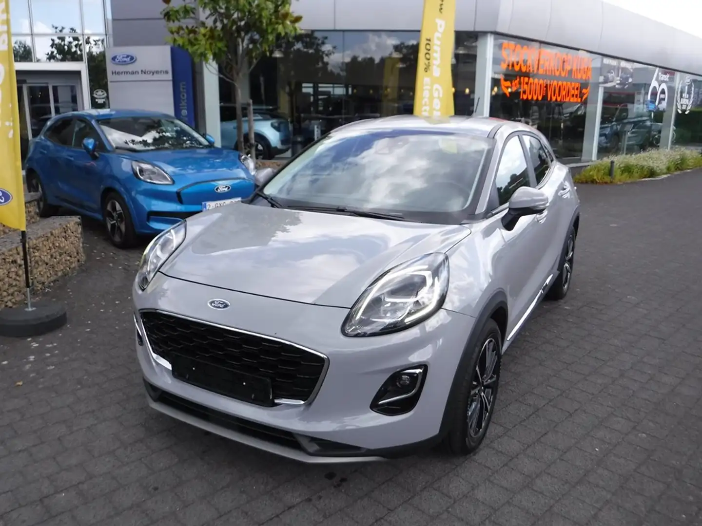 Ford Puma Ecoboost Titanium AUT Grijs - 2