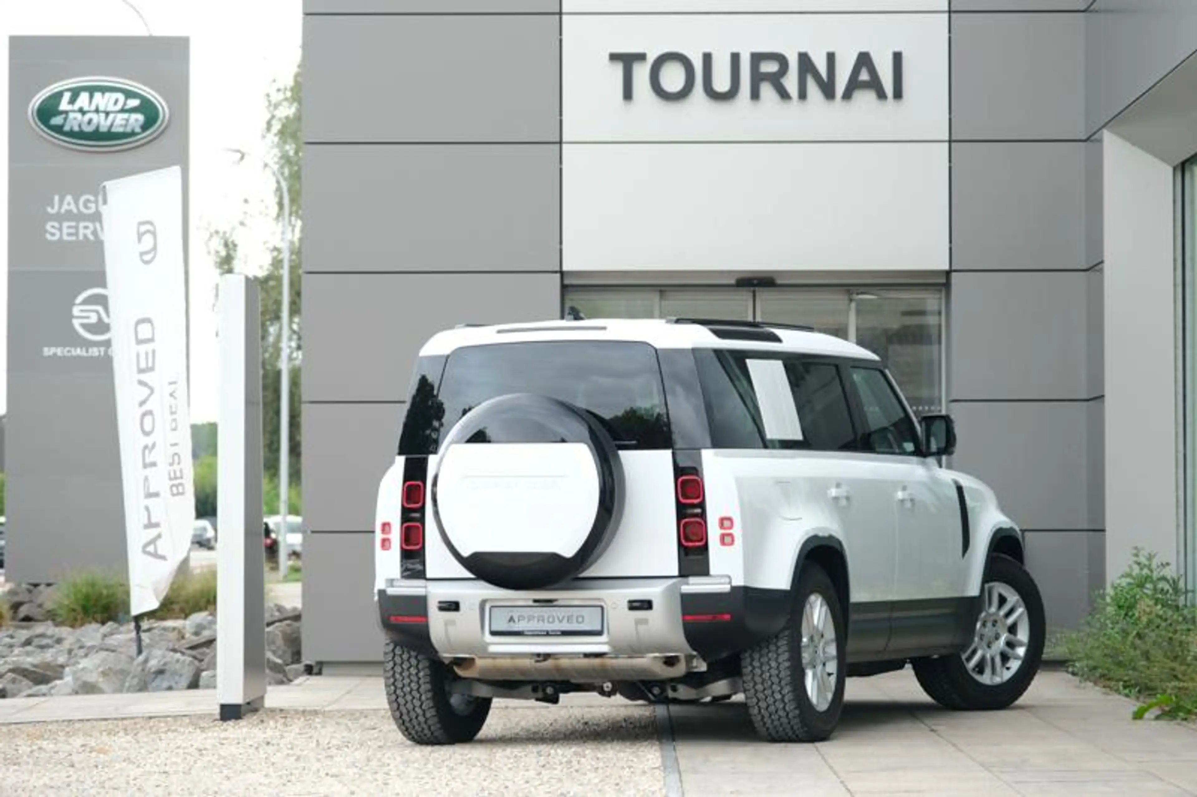 Land Rover Defender 110 P300e S | TOWB | OFF ROAD PACK | ACC | 360° | — photo 2