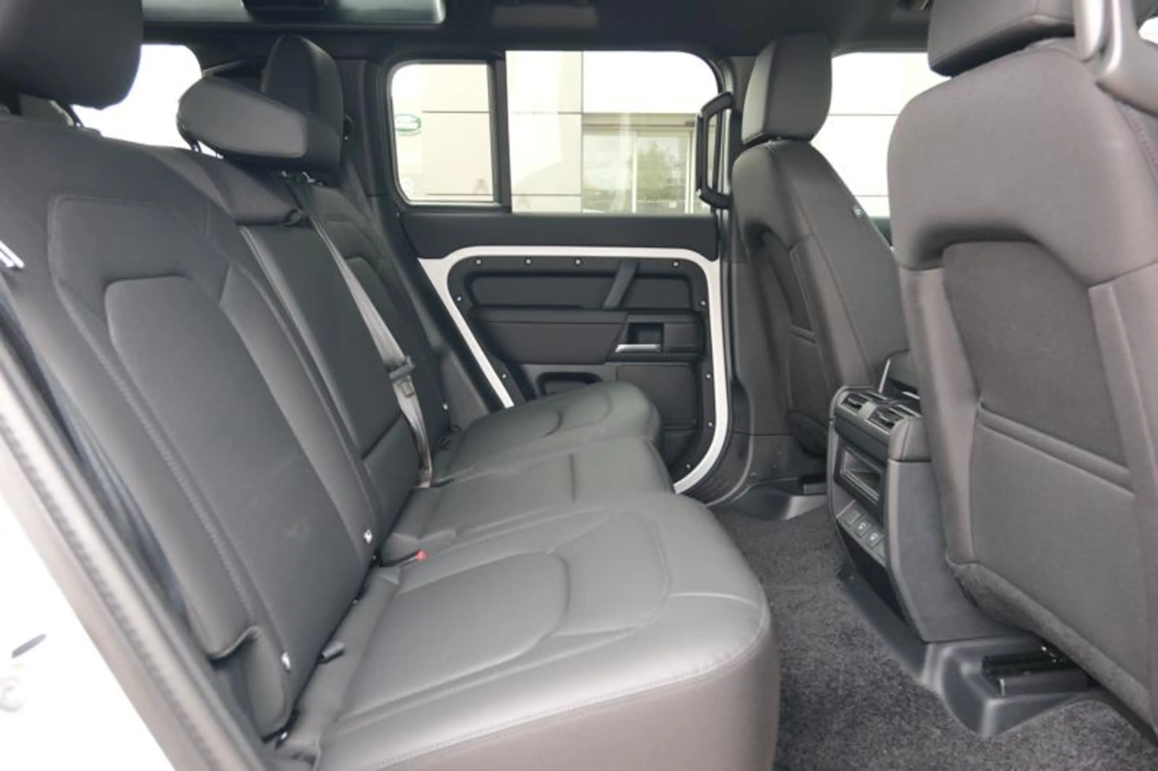Land Rover Defender 110 P300e S | TOWB | OFF ROAD PACK | ACC | 360° | — photo 7