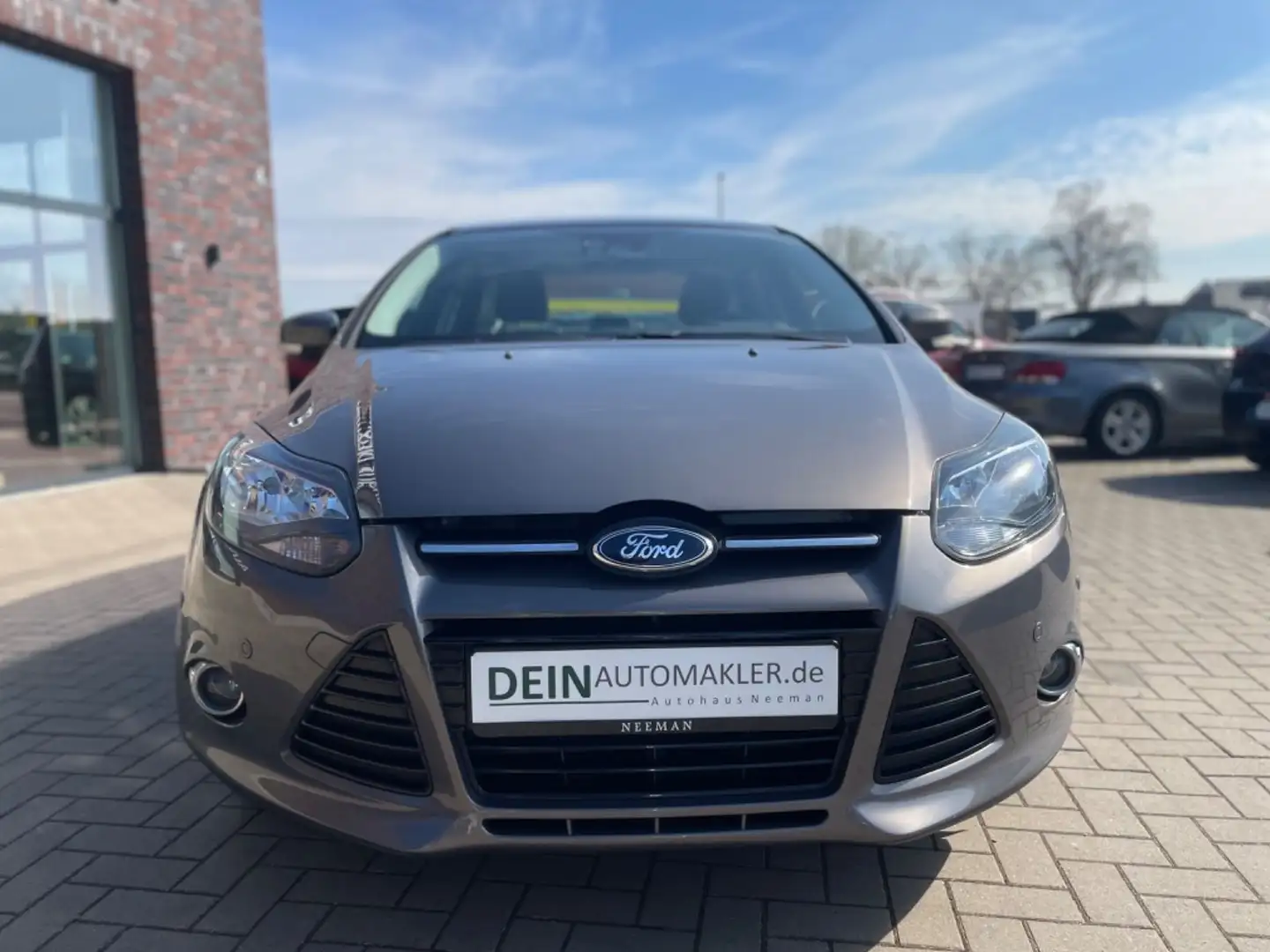 Ford Focus Lim. Titanium*PDC*NAVI*SHZ*MFL* Hnědá - 2