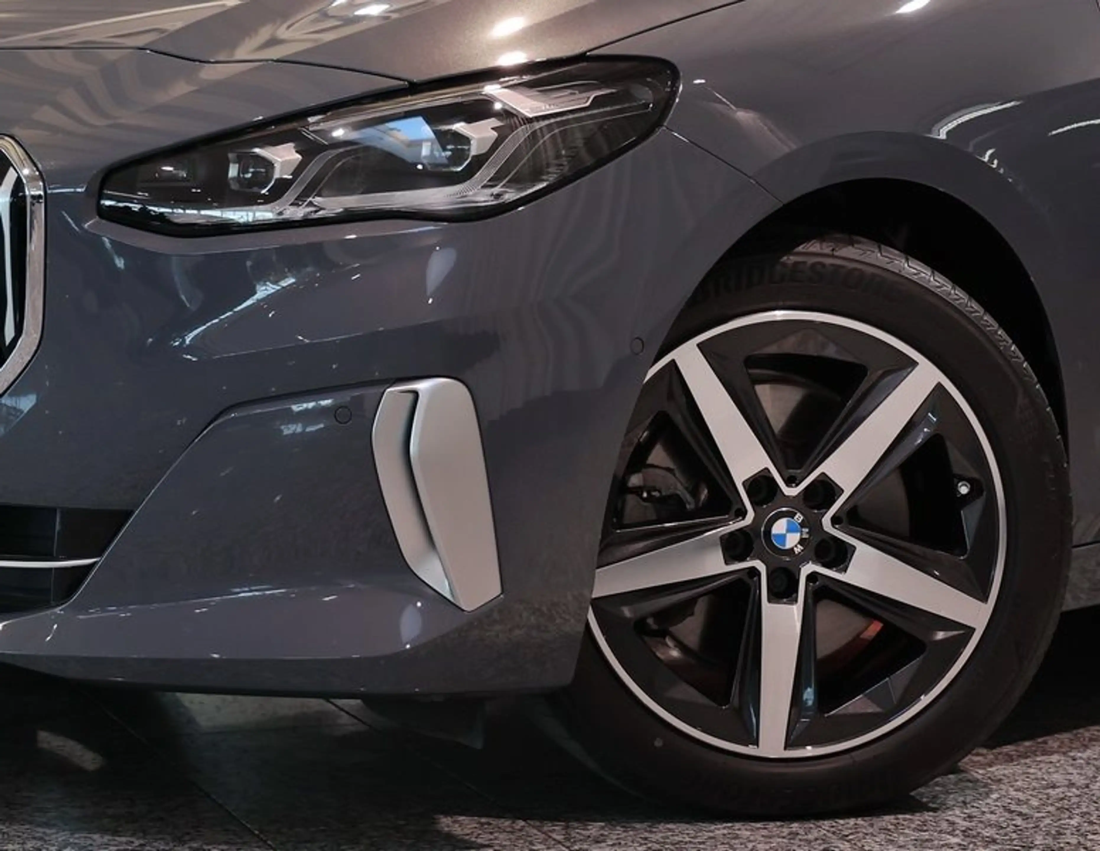 BMW 223 i Active Tourer — photo 14