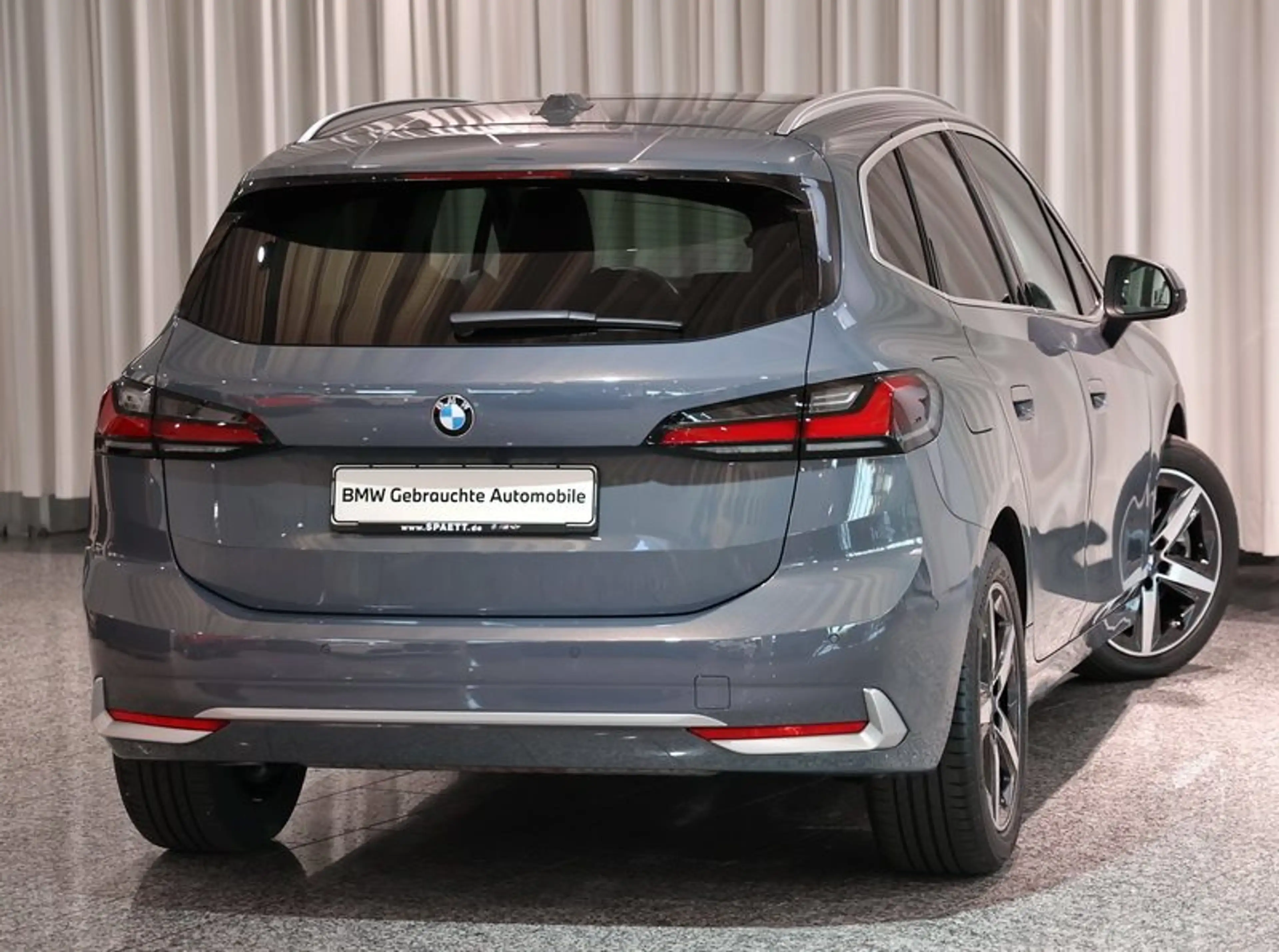 BMW 223 i Active Tourer — photo 3