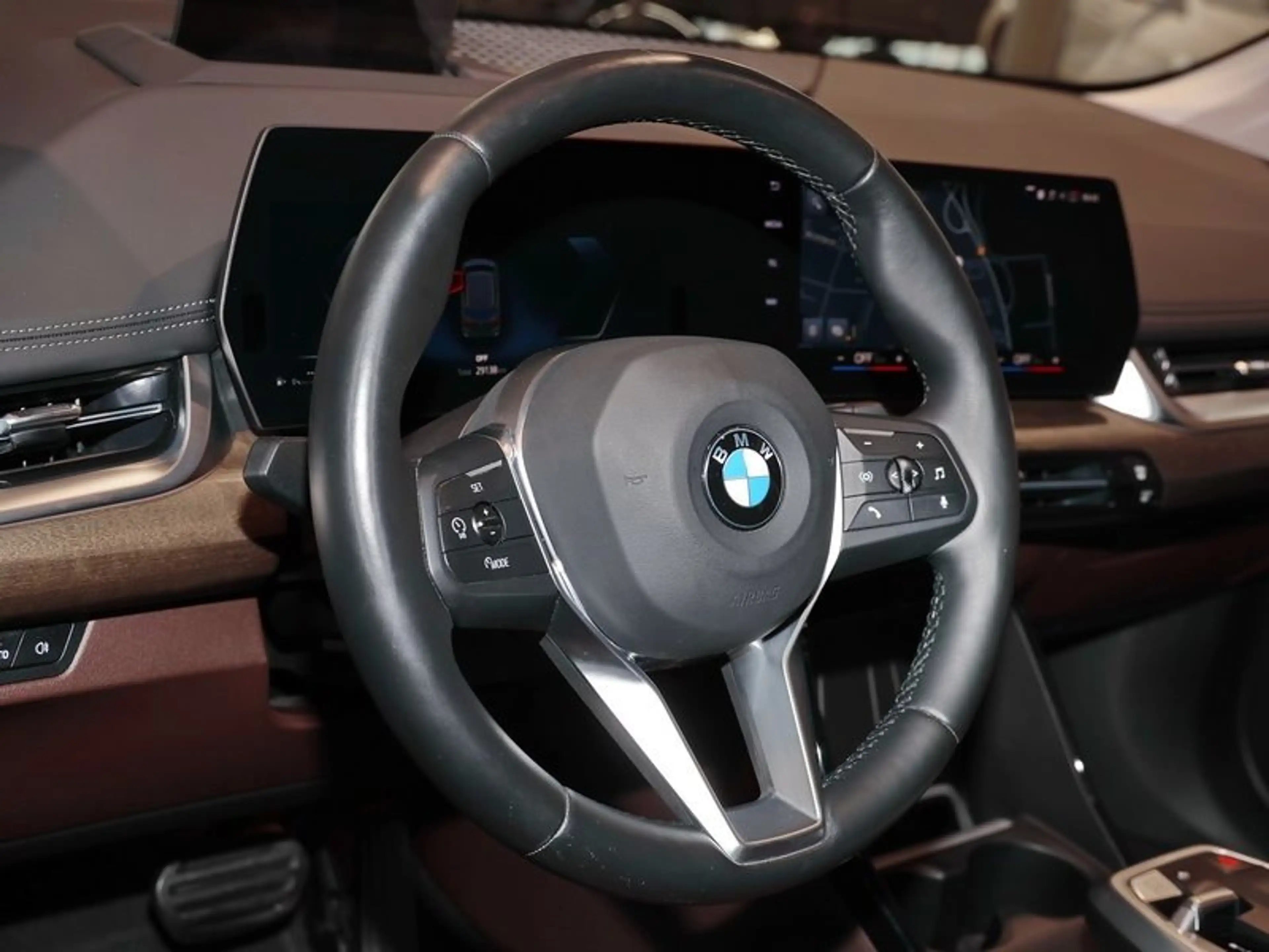 BMW 223 i Active Tourer — photo 9