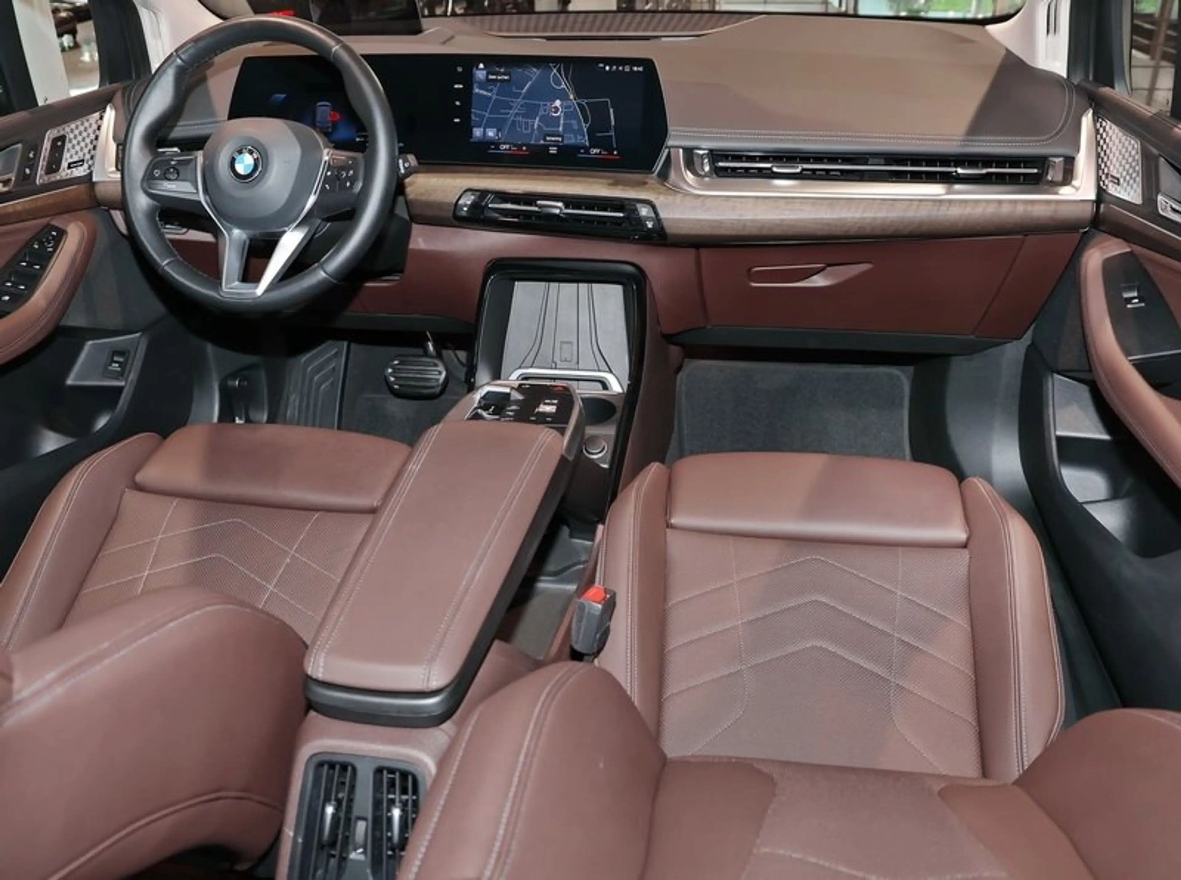 BMW 223 i Active Tourer — photo 6