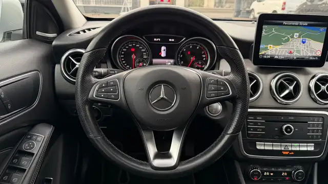 Mercedes-Benz Gla view 21