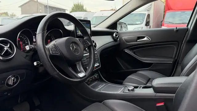 Mercedes-Benz Gla view 20