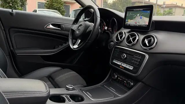 Mercedes-Benz Gla view 26