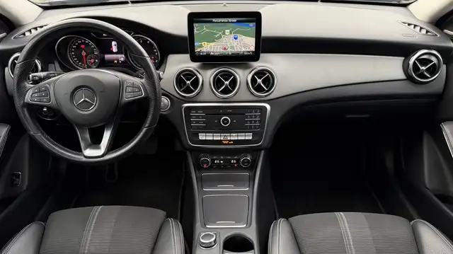 Mercedes-Benz Gla view 10