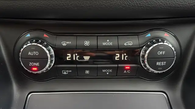 Mercedes-Benz Gla view 25