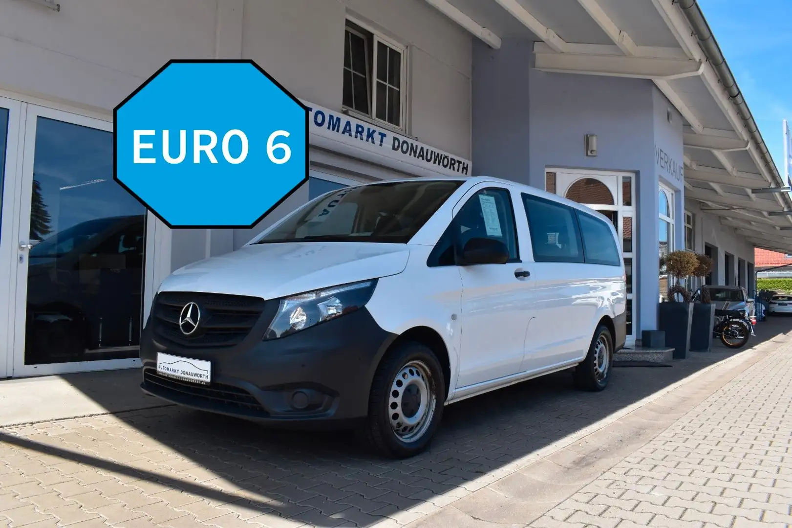 Mercedes-Benz Vito Tourer Pro 116 CDI 4MATIC Lang Autom. 9 Sit Weiß - 2
