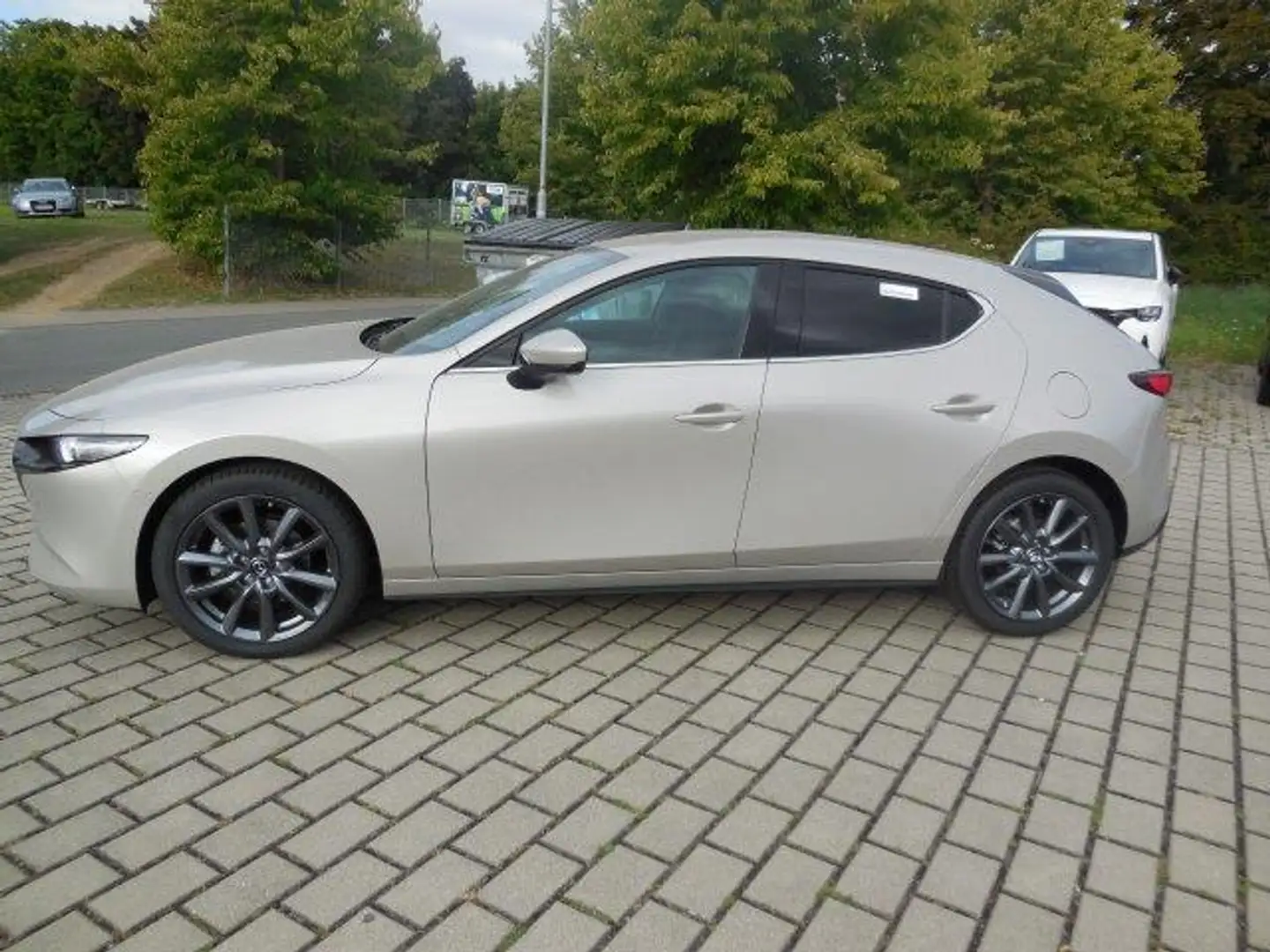 Mazda 3 2.5 e-SKYACTIV G 140PS Automatik Centerline mit De Silber - 1