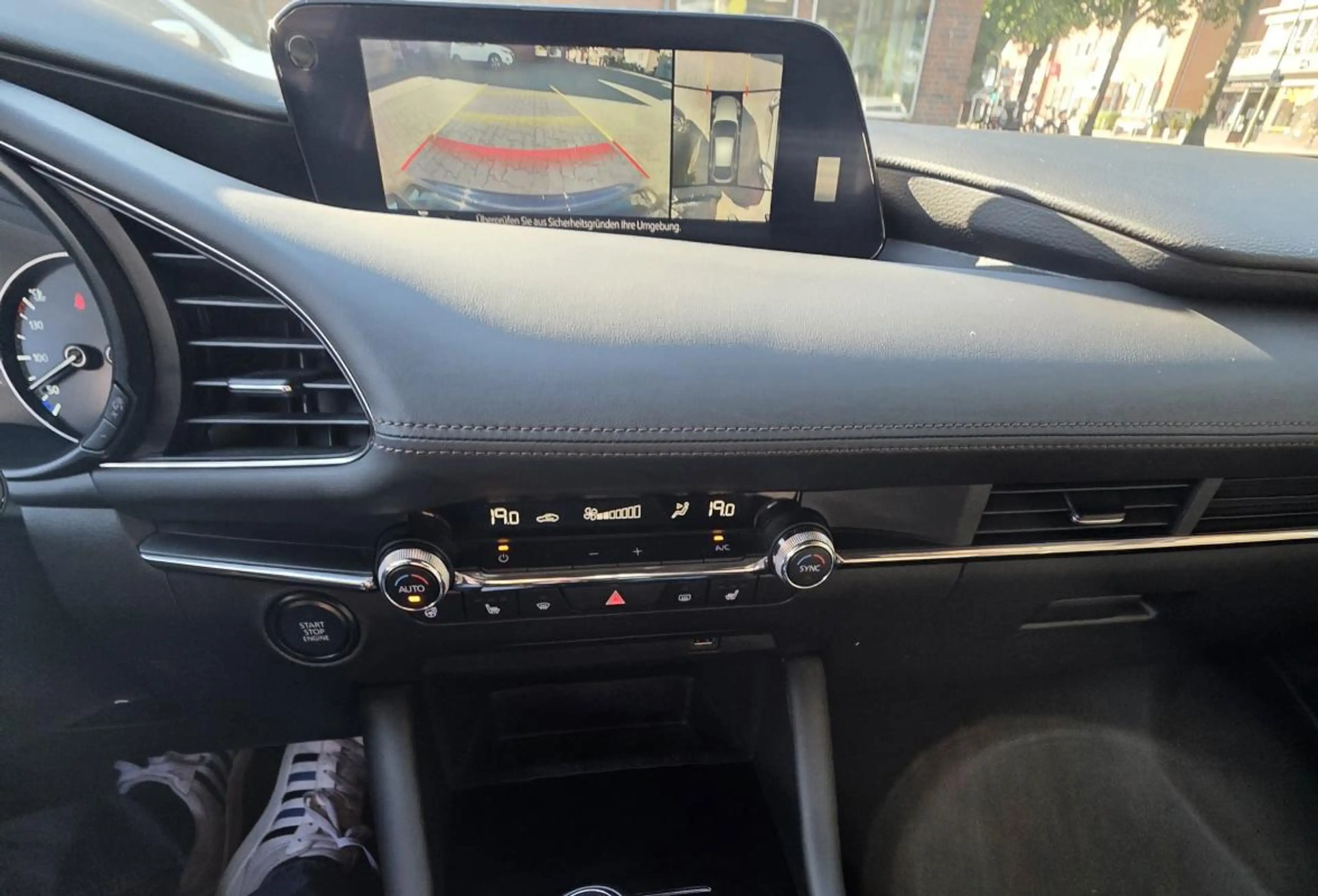 Mazda 3 Skyactiv - G — photo 12