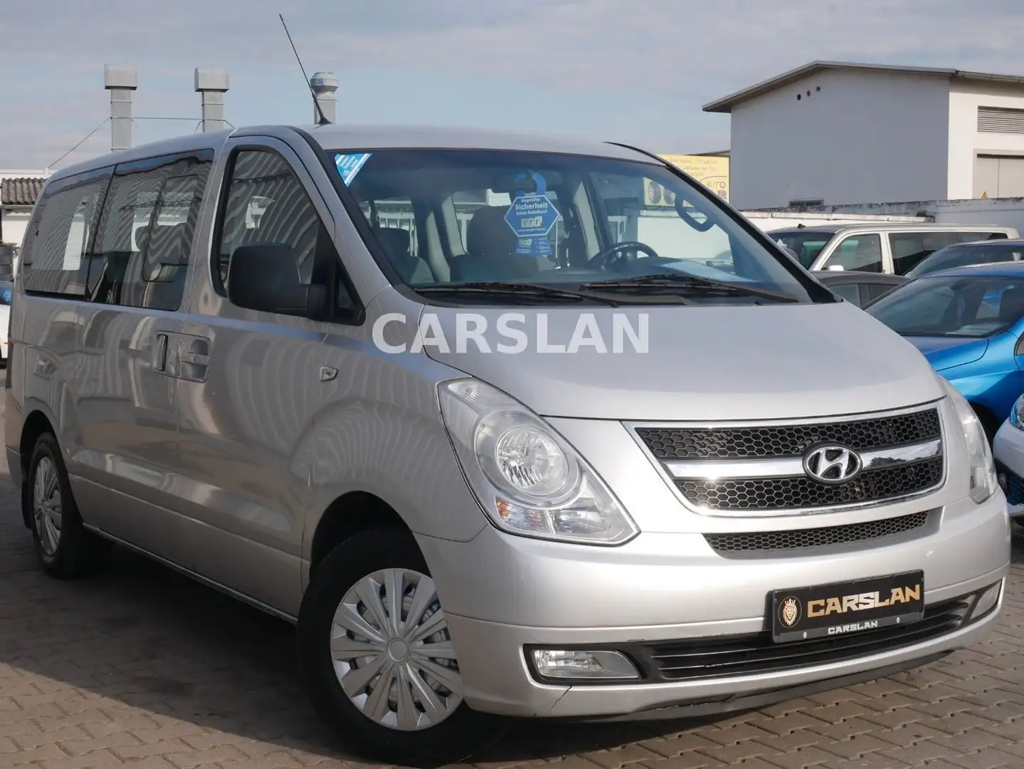 Hyundai H-1 Travel 2.5 CRDI "2.HAND+8-SITZER+AHK+PDC" Stříbrná - 1