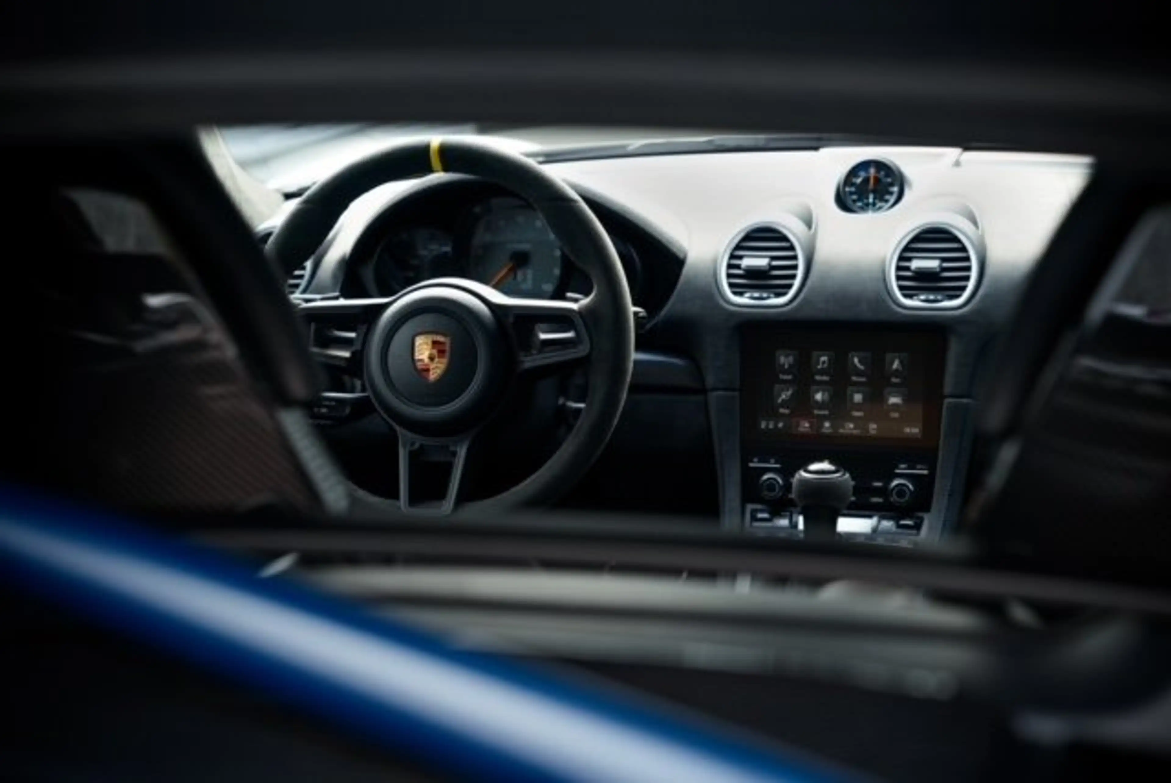 Porsche Cayman GT4 RS — photo 11