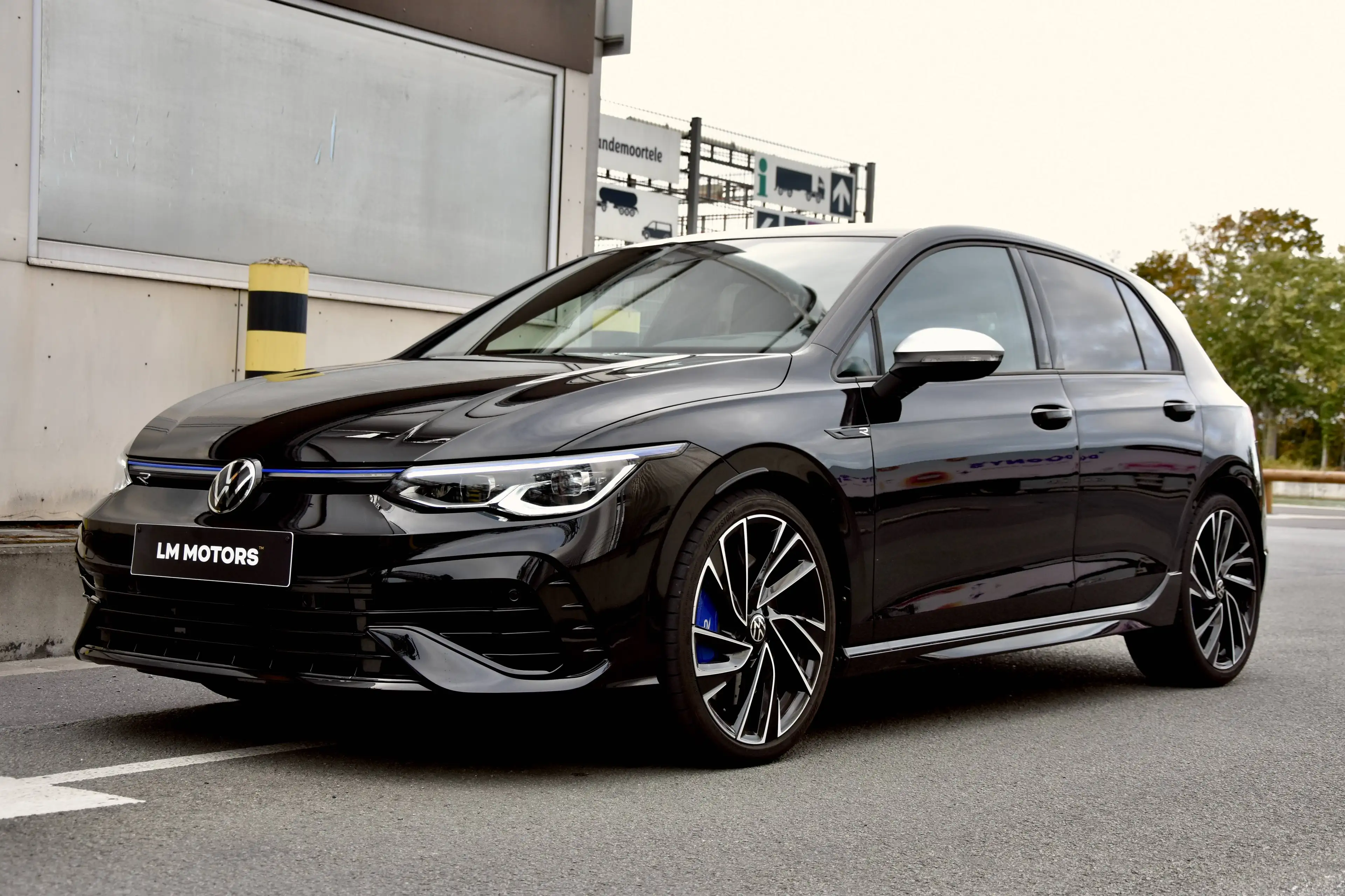 Volkswagen Golf R 4-Motion DSG ** 14 000Km (!)** NEW CAR — photo 2