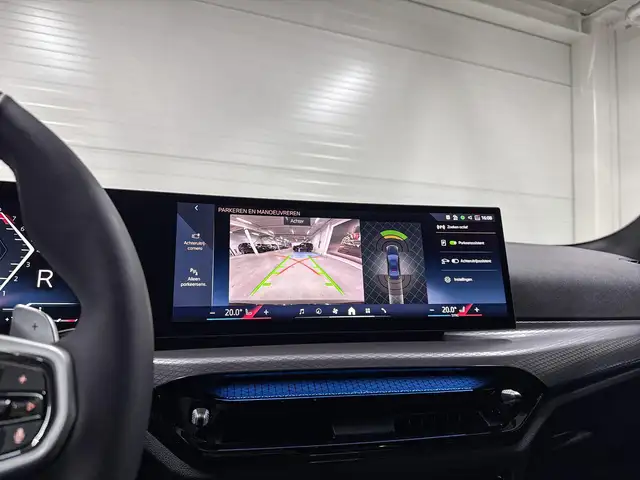 BMW 3 Series view 13