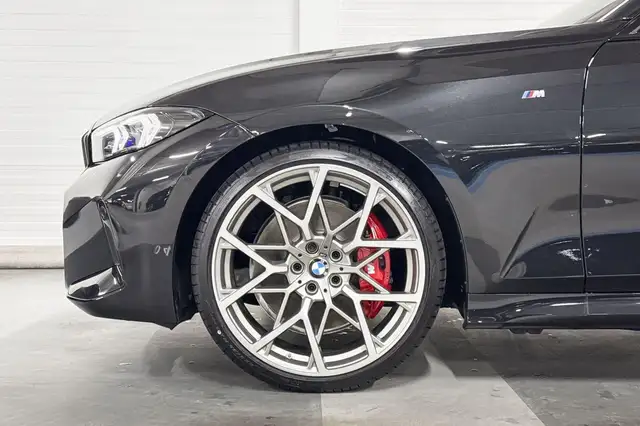 BMW 3 Series view 4