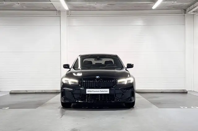 BMW 3 Series view 6