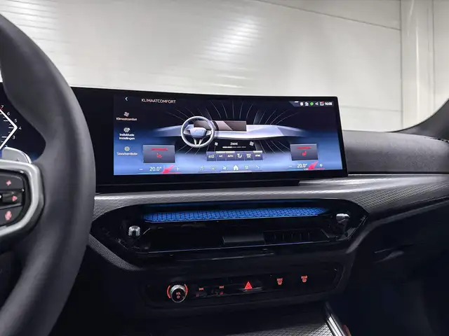 BMW 3 Series view 15