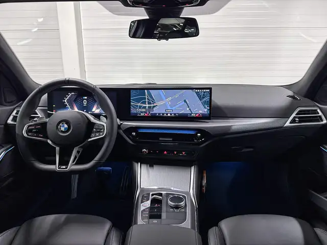 BMW 3 Series view 11