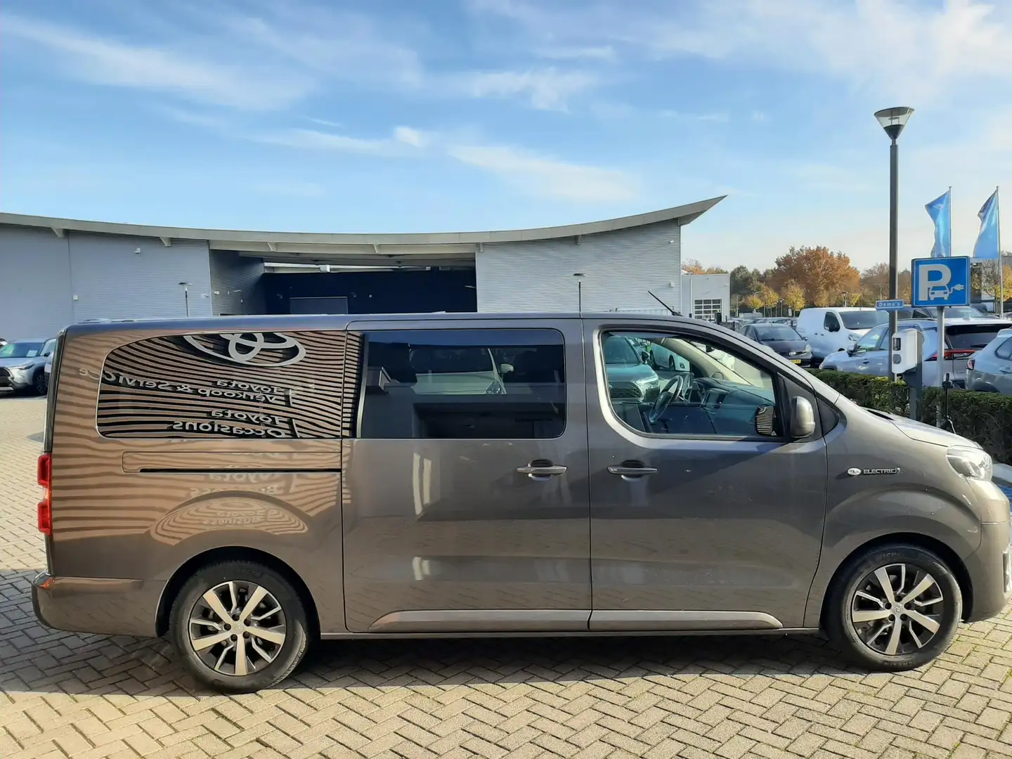 Toyota Proace Electric Shuttle Medium Extra Range Cool 75 kWh Grau - 2