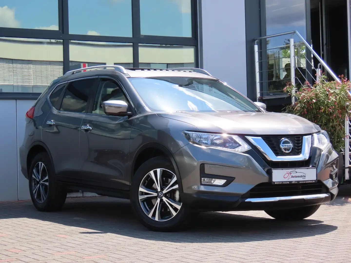 Nissan X-Trail N-Connecta Autom. Panorama CarPlay 360° Grau - 2