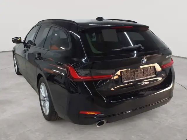 BMW 3 Series view 5