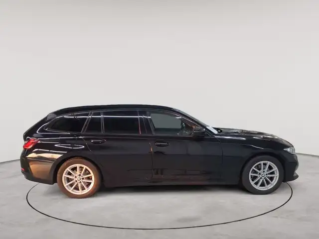 BMW 3 Series view 3