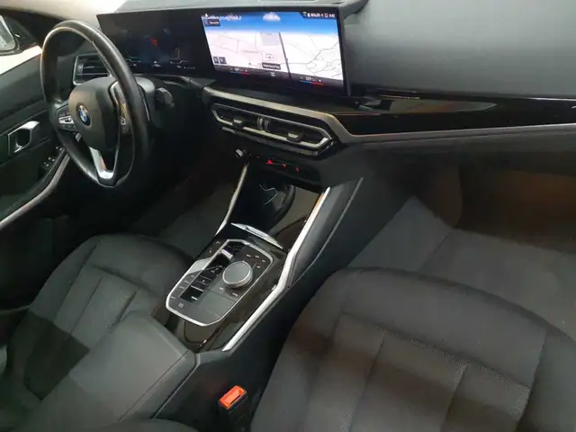 BMW 3 Series view 9