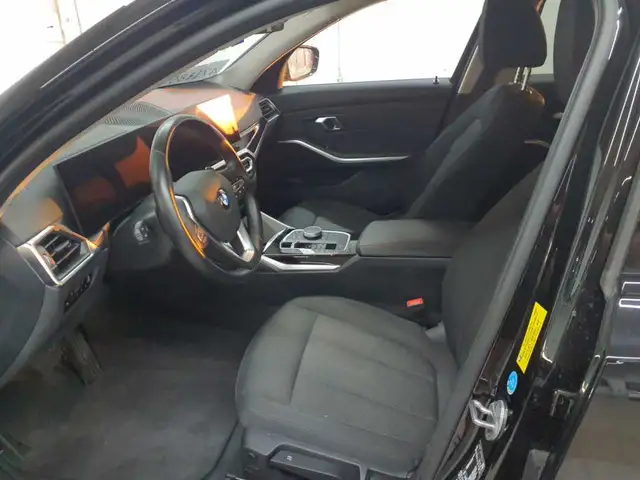 BMW 3 Series view 7