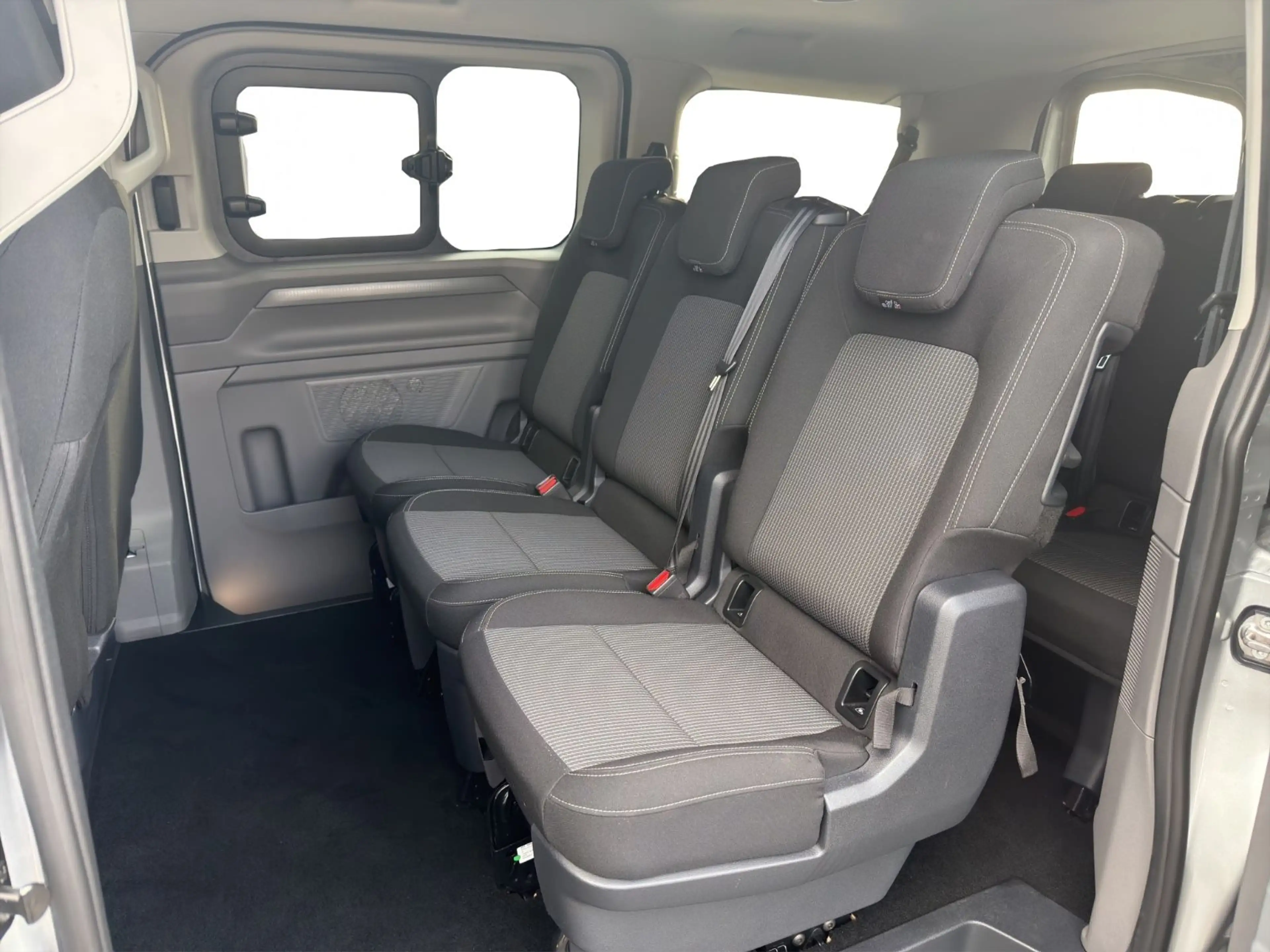 Volkswagen T7 Caravelle 110kW DSG/Navi/PDC v+h/Kamera/ACC — photo 10