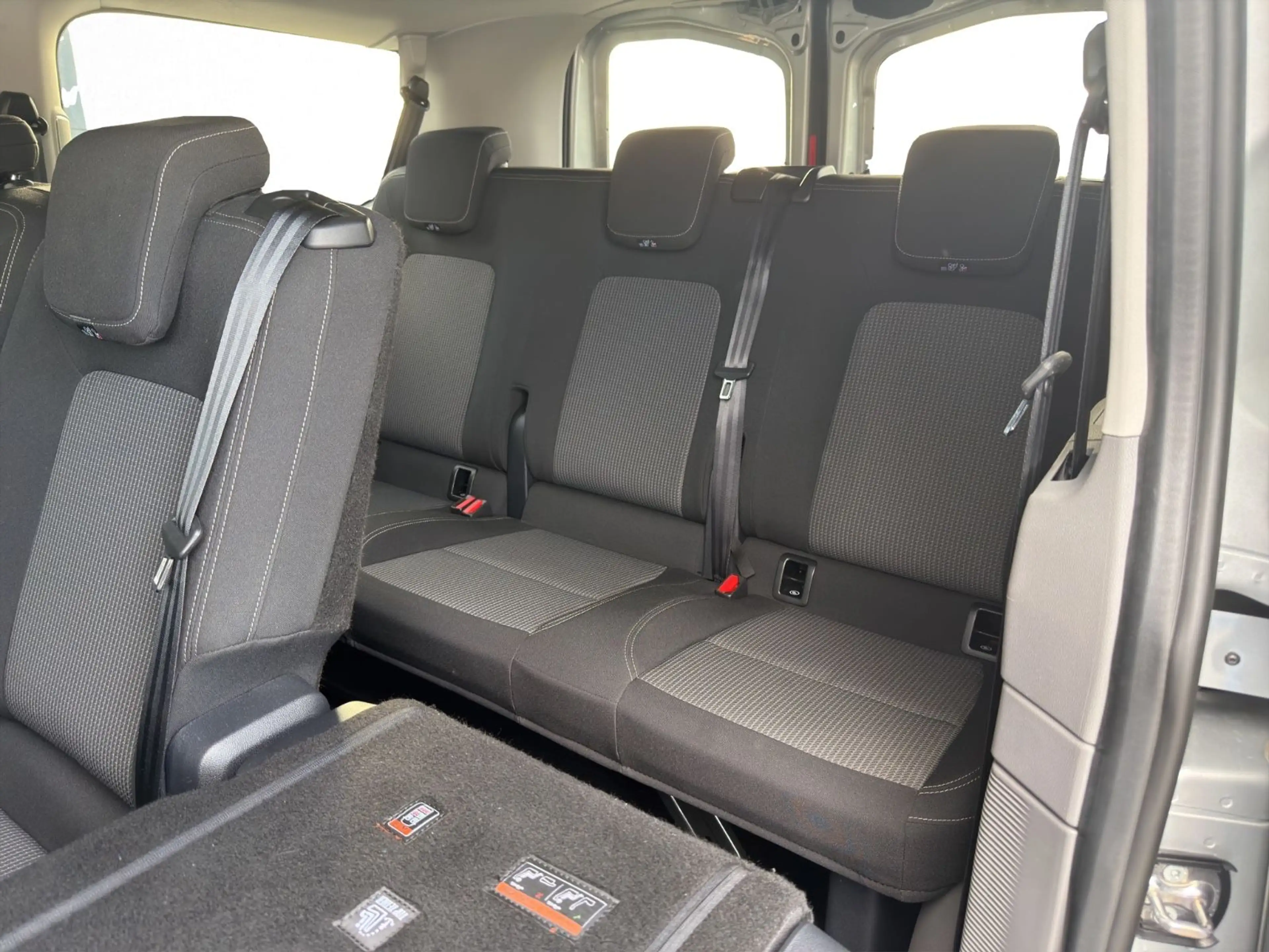 Volkswagen T7 Caravelle 110kW DSG/Navi/PDC v+h/Kamera/ACC — photo 13