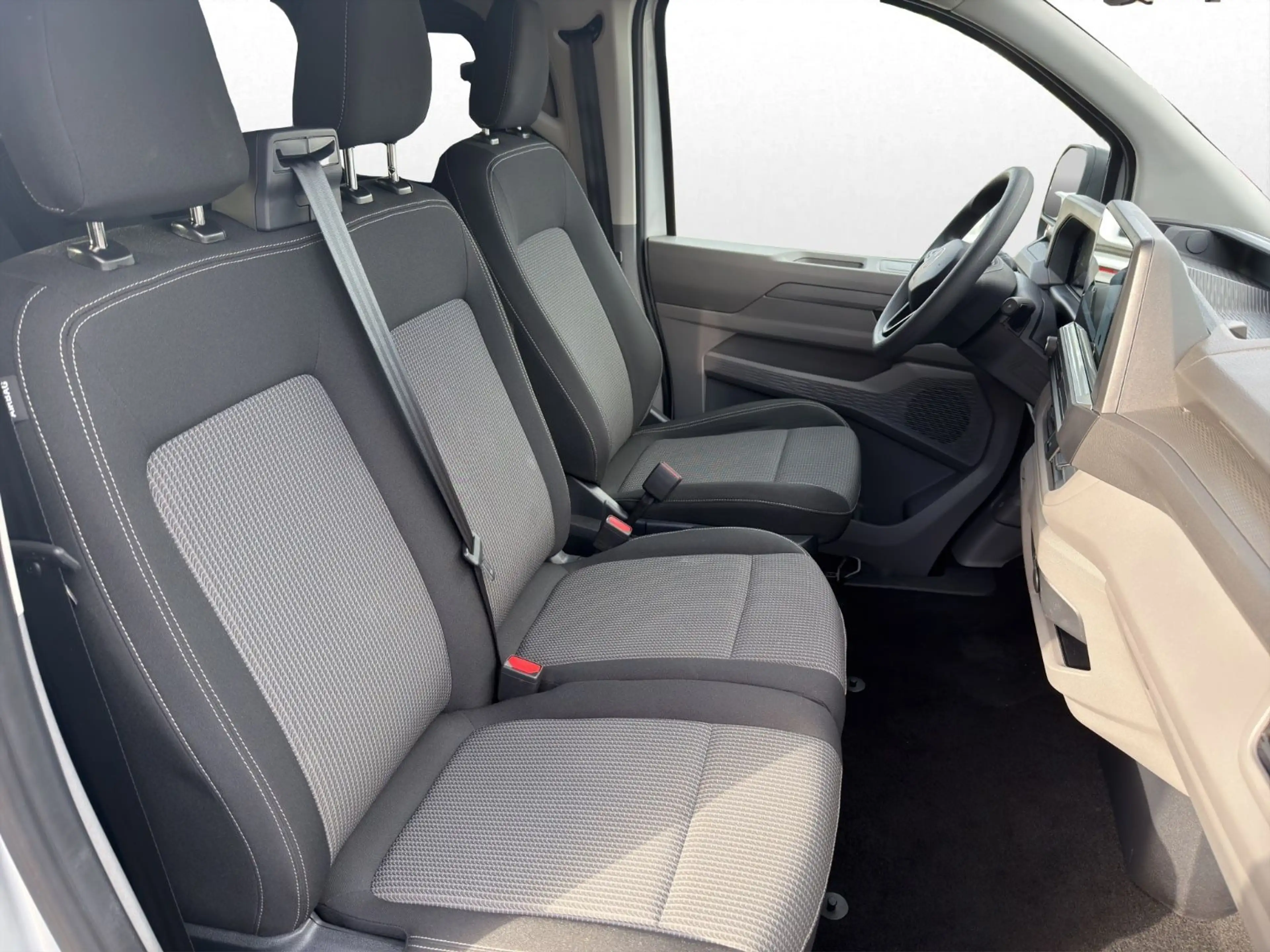 Volkswagen T7 Caravelle 110kW DSG/Navi/PDC v+h/Kamera/ACC — photo 12