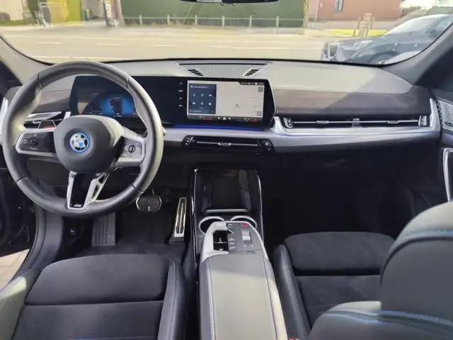 BMW Ix2 view 11