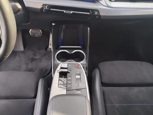 BMW Ix2 view 15