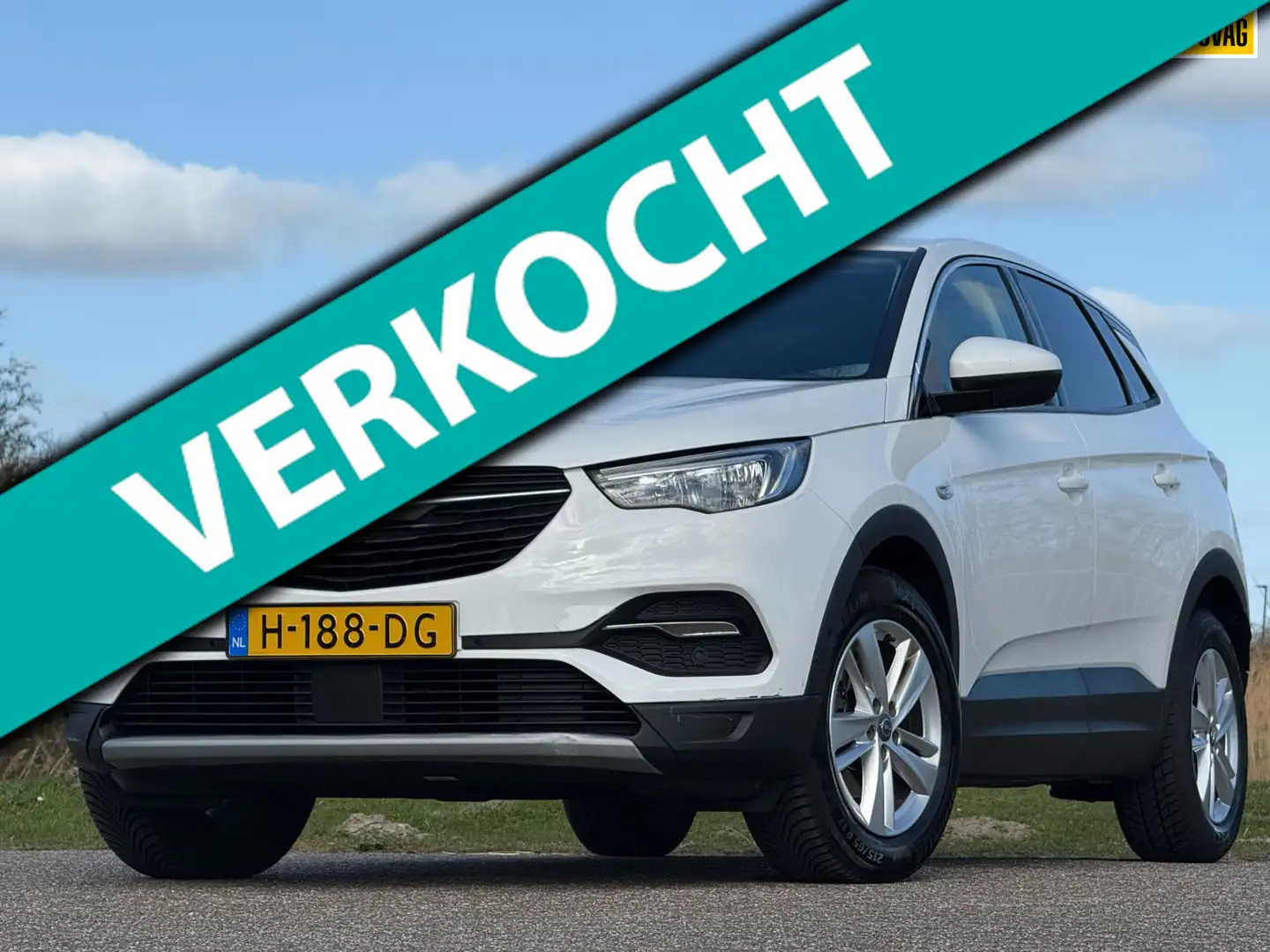 Opel Grandland X 1.2 Turbo Business Executive 130pk Automaat - Whit Wit - 1