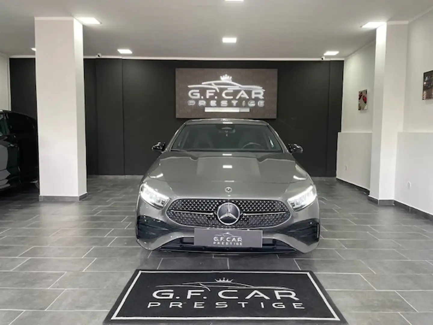 Mercedes-Benz A 200 A 200 d AMG Line Premium Plus auto Grigio - 1