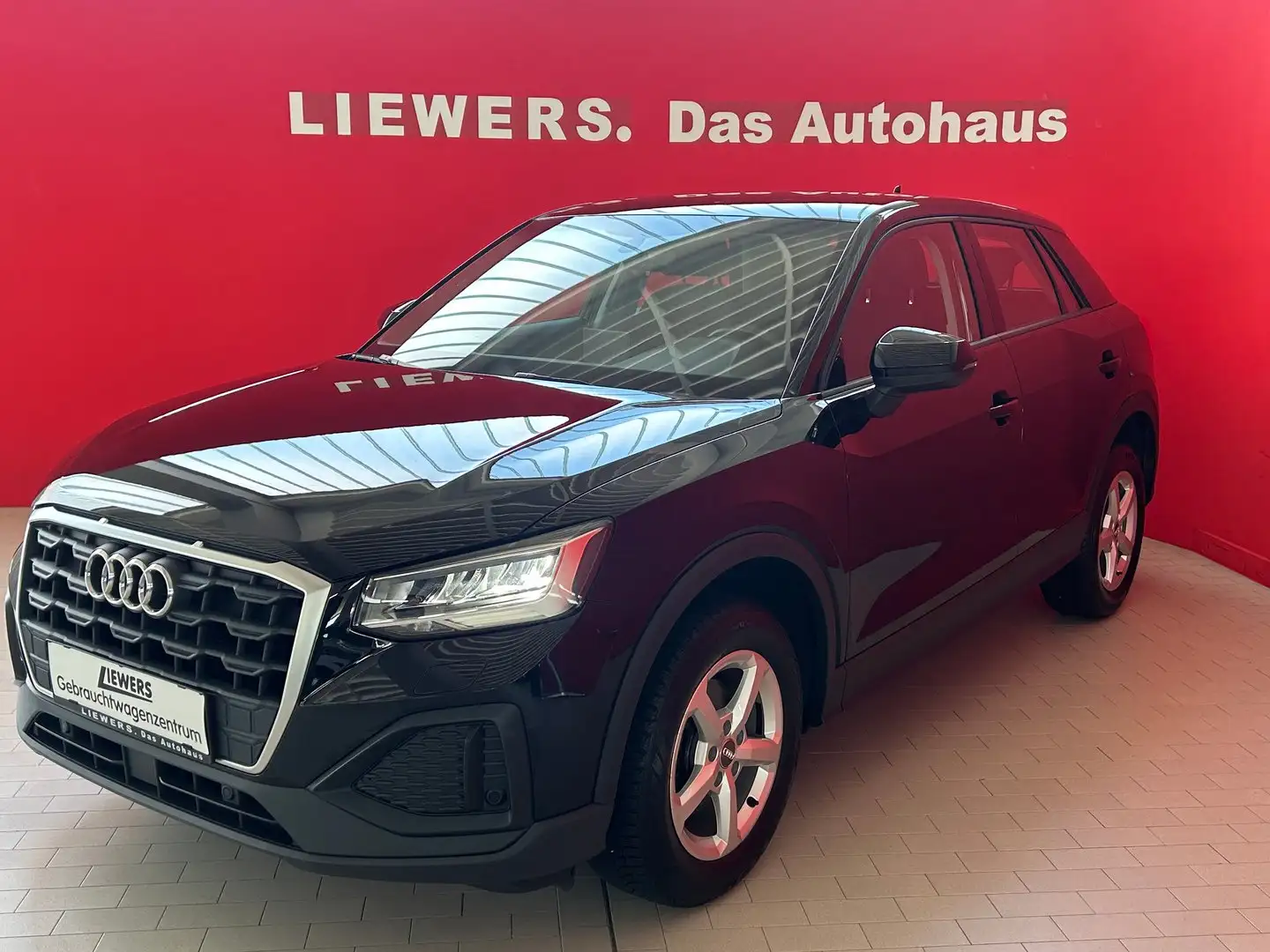 Audi Q2 30 TFSI intense Schwarz - 1
