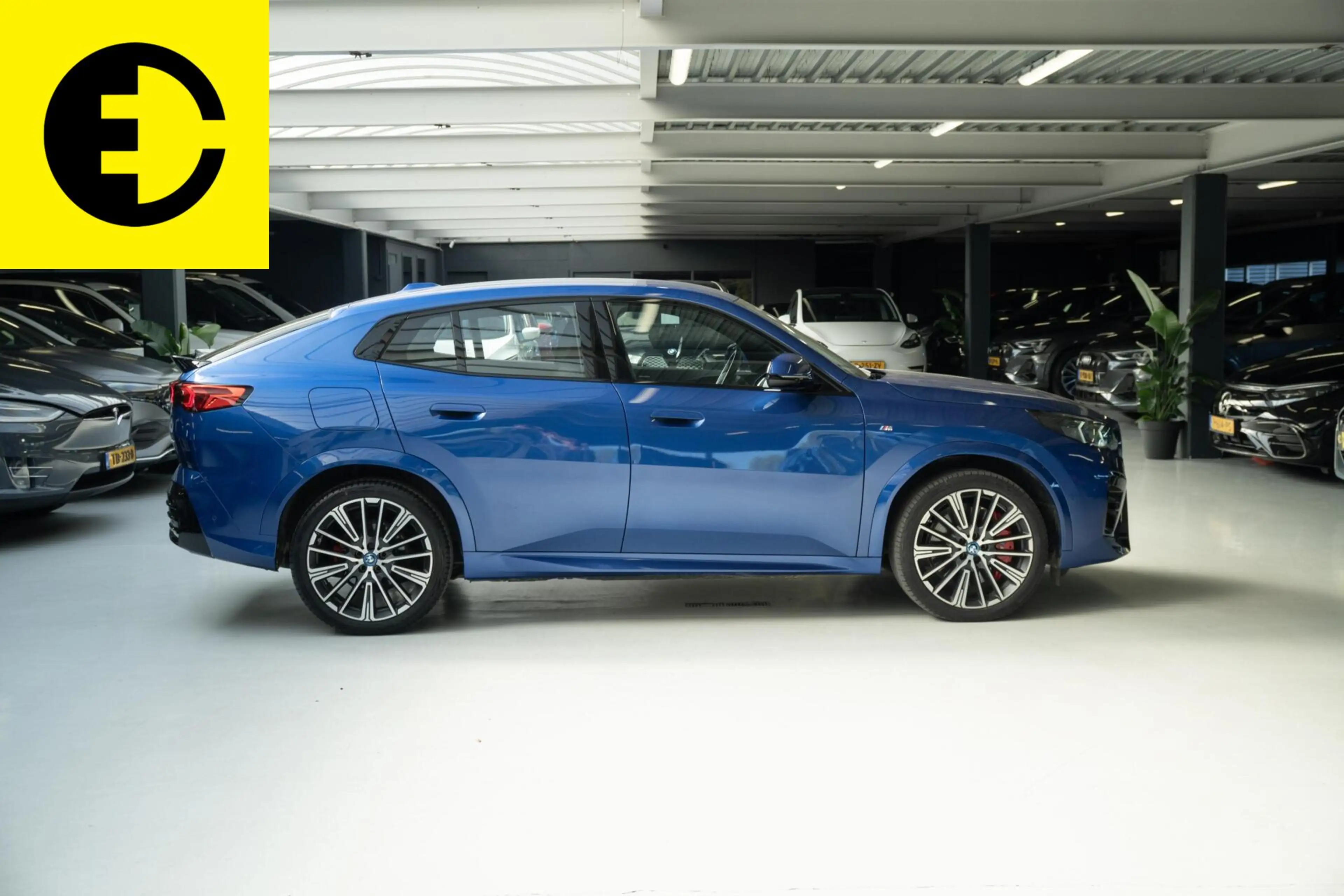 BMW iX2 eDrive20 65 kWh | 98,3% SOH | Alcantara stoelen | — photo 12