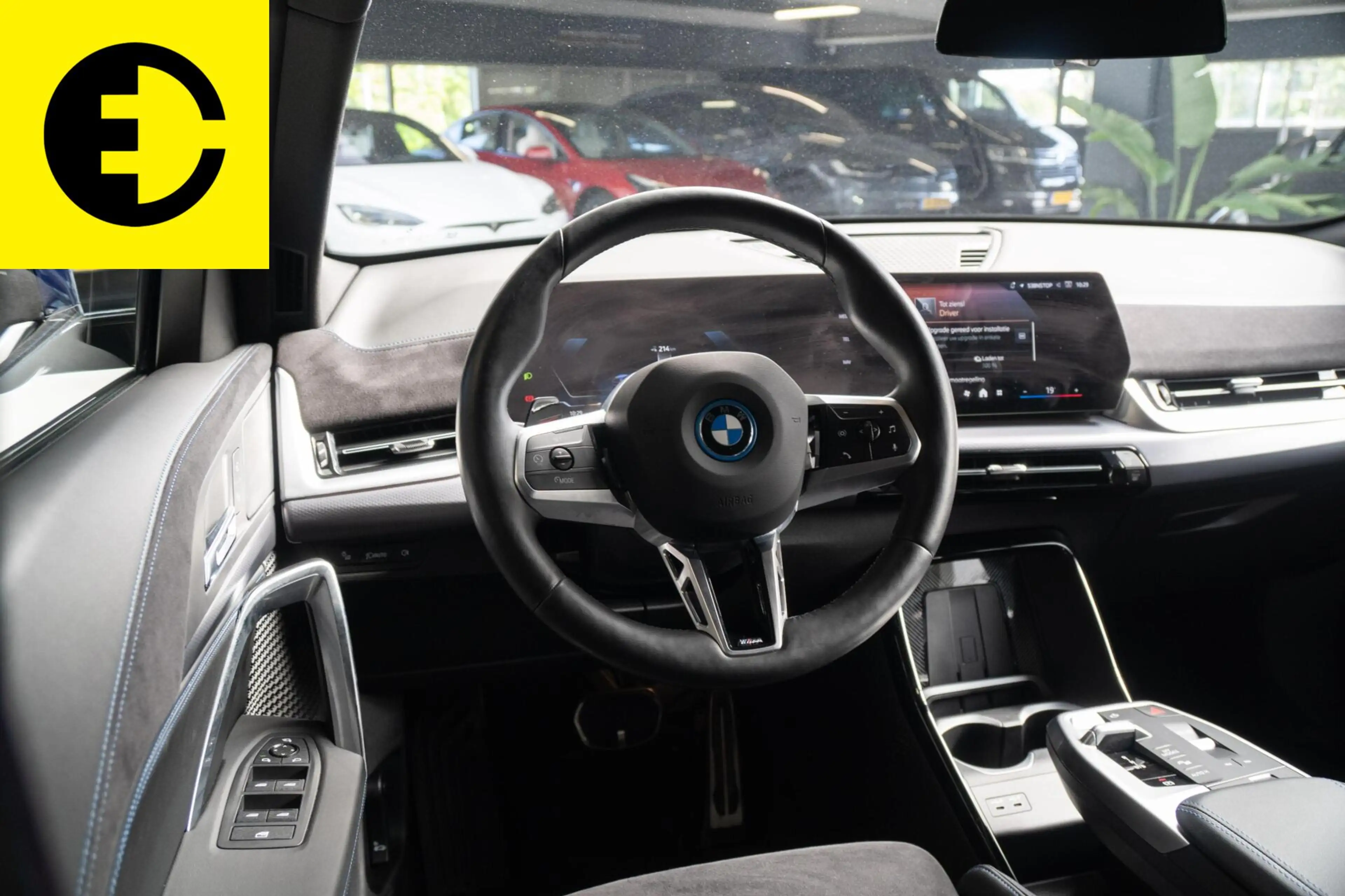BMW iX2 eDrive20 65 kWh | 98,3% SOH | Alcantara stoelen | — photo 4