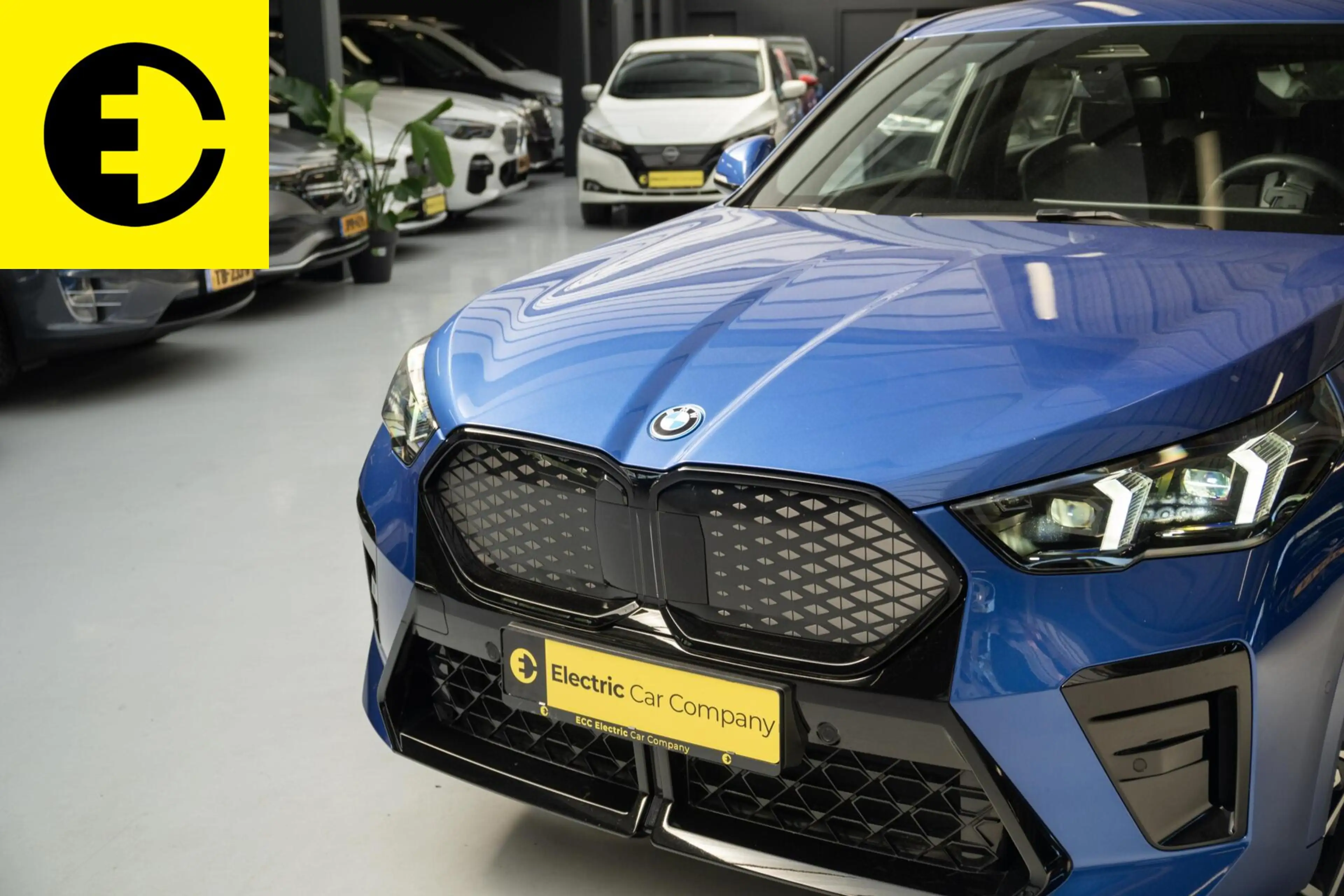 BMW iX2 eDrive20 65 kWh | 98,3% SOH | Alcantara stoelen | — photo 2