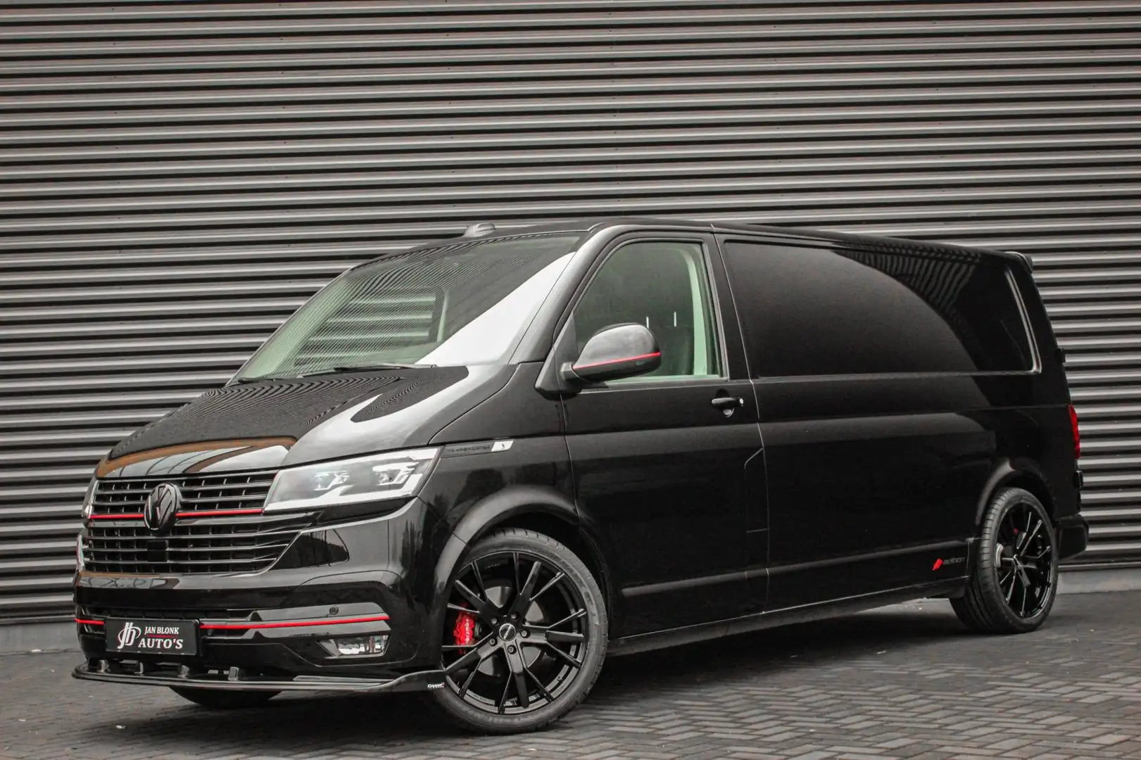 Volkswagen Transporter 2.0 TDI L2H1 150PK FULL BLACK / JB- EDITION / LEDE Zwart - 1