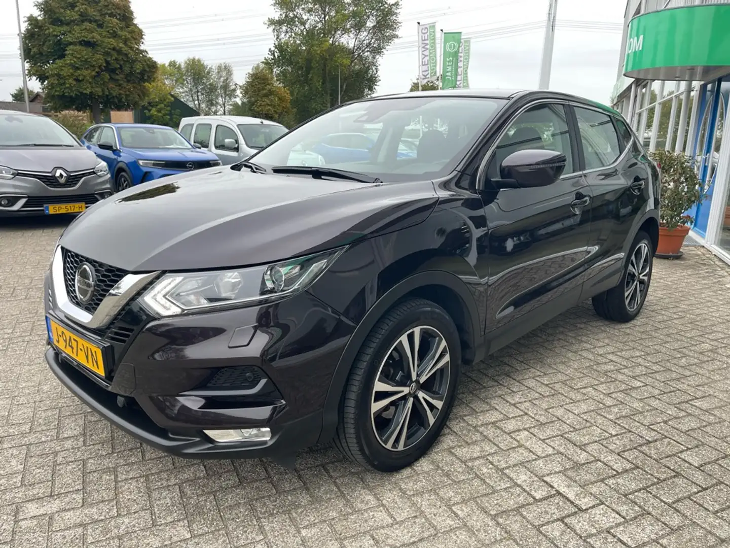 Nissan Qashqai 1.3 DIG-T Acenta, Aut, Nav, Carplay, Stoelverwarmi Mauve - 2