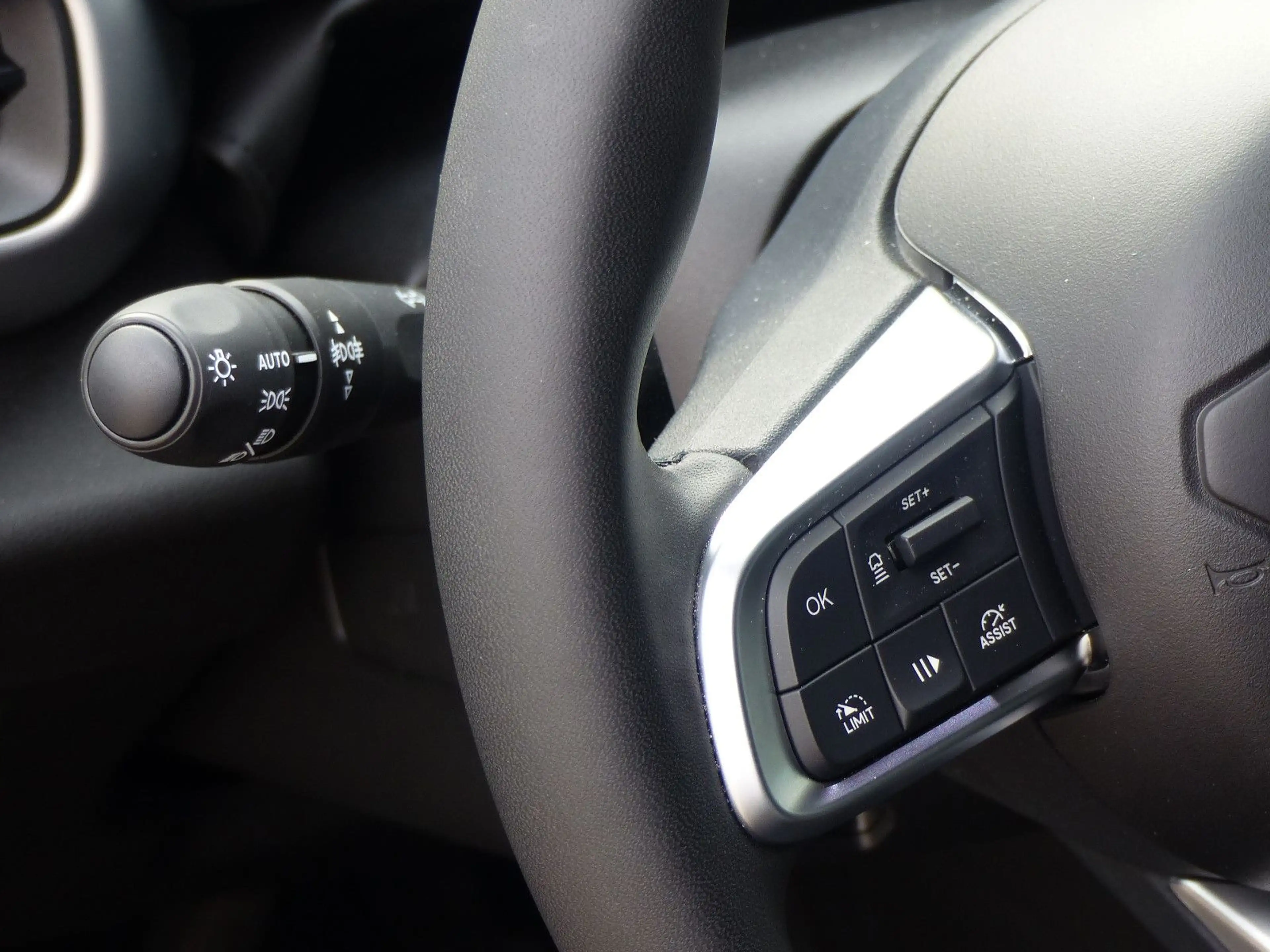 Jeep Avenger Summit Mild-Hybrid — photo 13