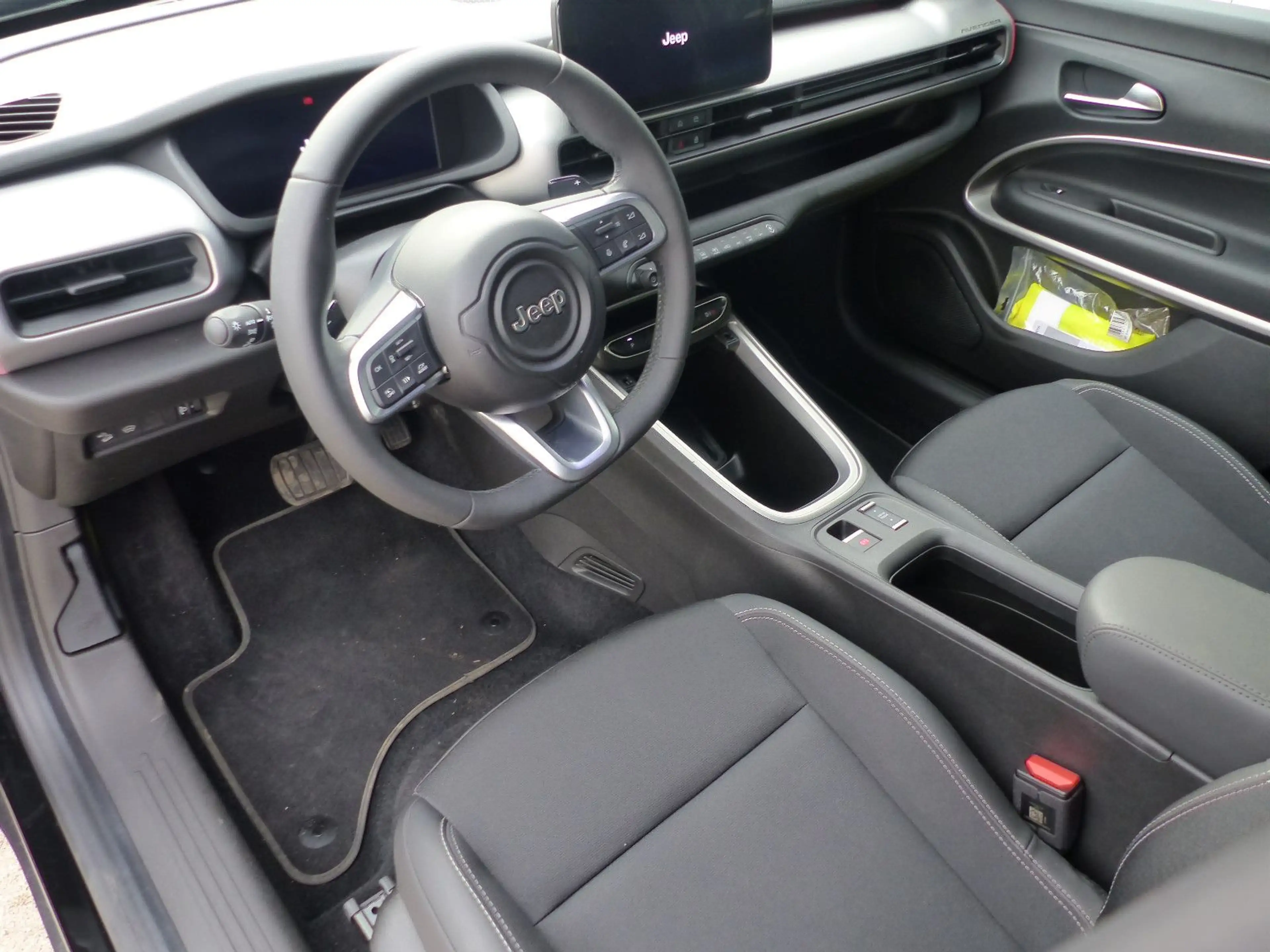 Jeep Avenger Summit Mild-Hybrid — photo 12