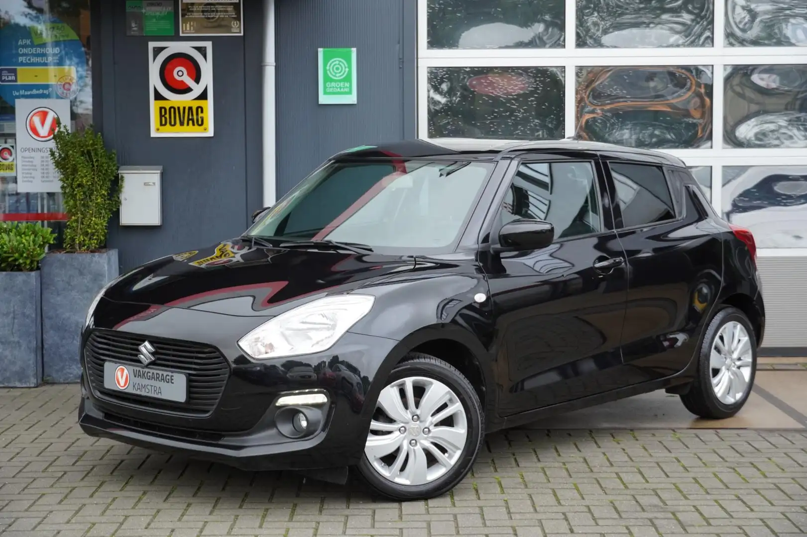 Suzuki Swift 1.2 Select 5-deurs NAP Navi/Camera/Airco/LM Zwart - 2