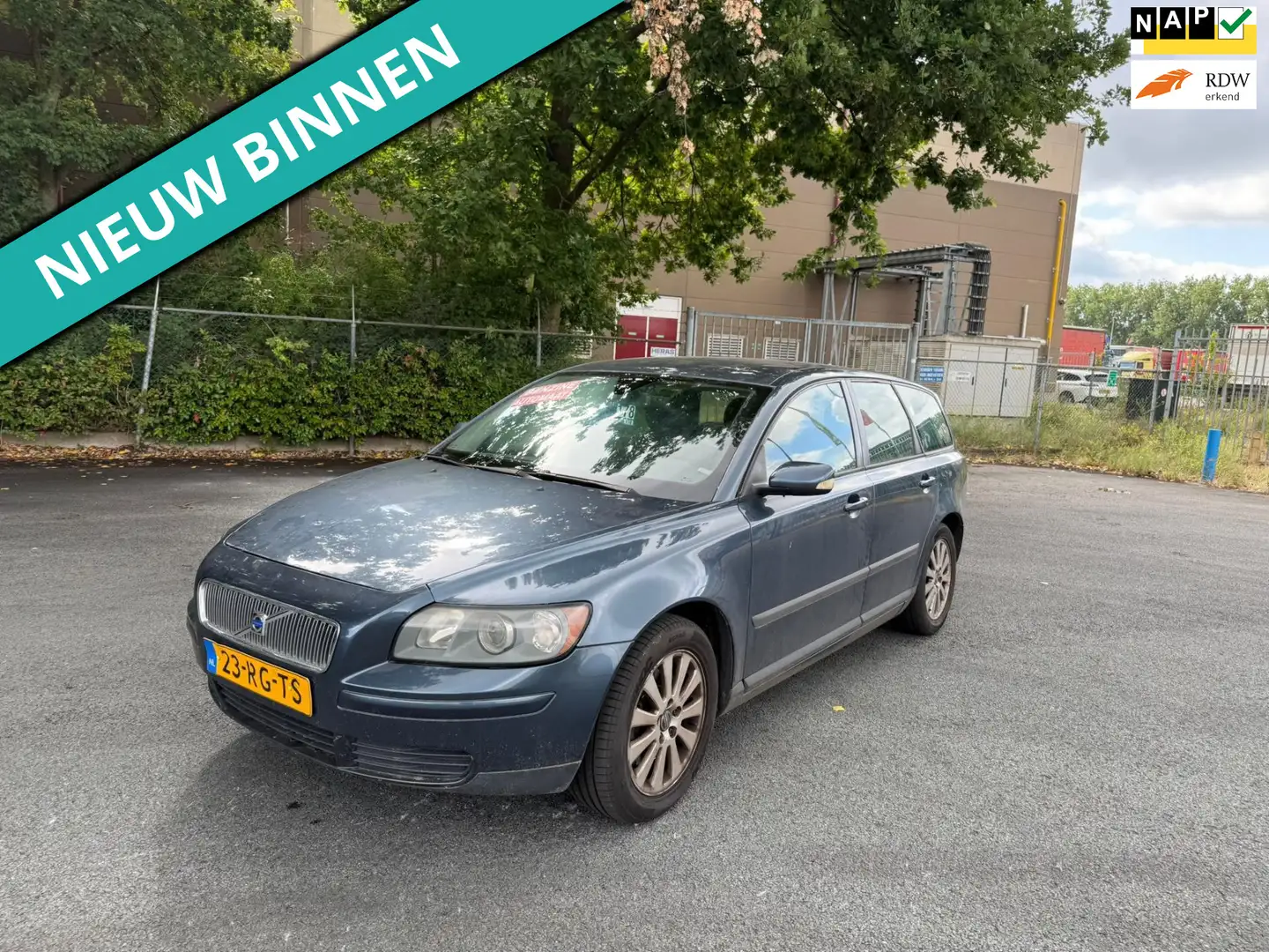 Volvo V50 2.4 Momentum LET OP : ONLY EXPORT Blauw - 1