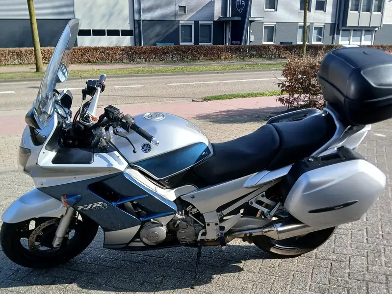 Yamaha FJR 1300 - foto 2