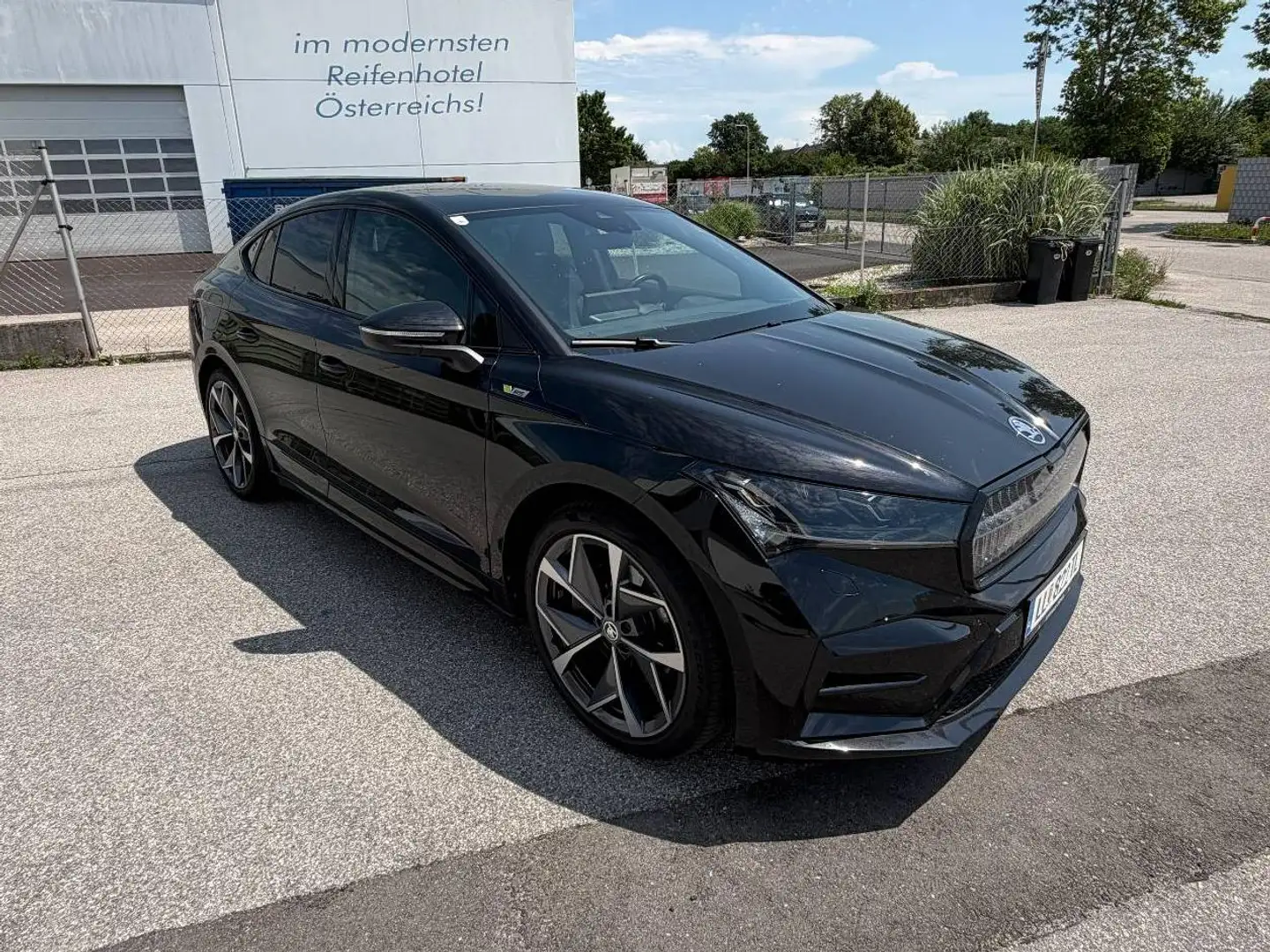 Skoda Enyaq Enyaq iV 80x 82kWh Sportline Sportline Schwarz - 1